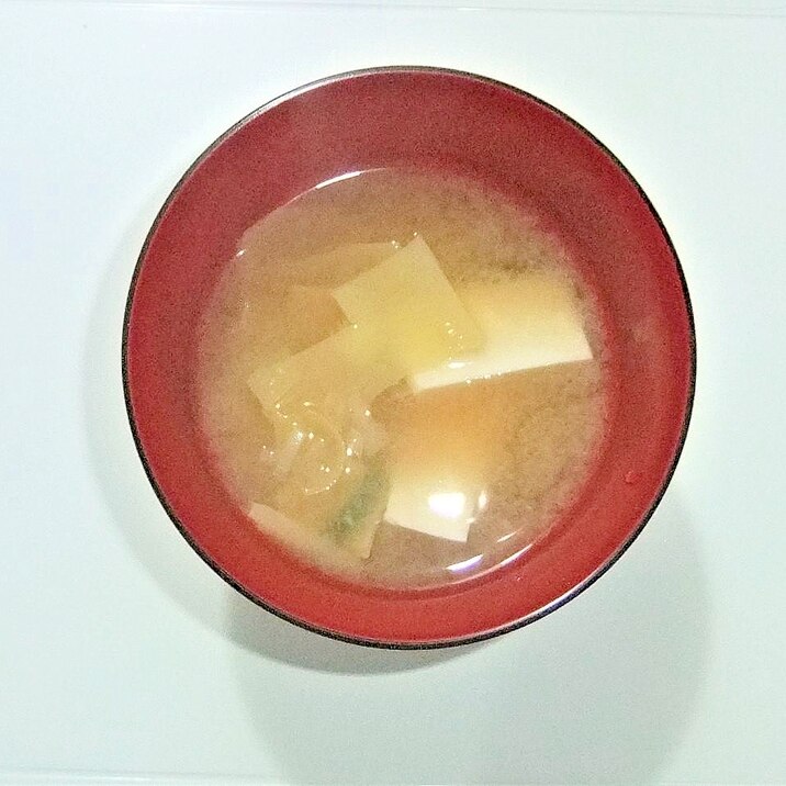 姫皮と絹豆腐のお味噌汁